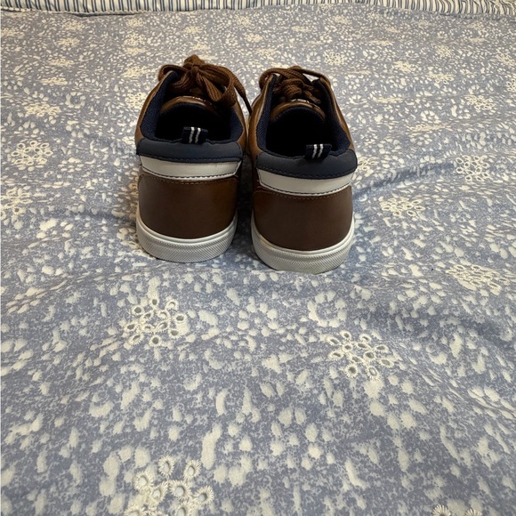 Nautica Boy’s Brown Lace-Up Sneakers - Picture 4 of 7